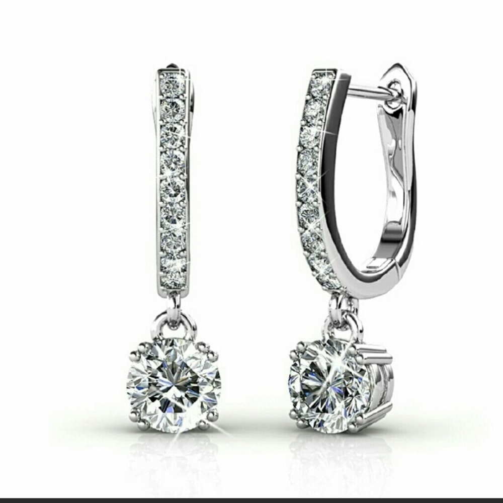 🩵 BRAND-NEW 18k white gold plated Swarovski earrings in box